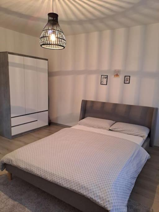 Appartamento Enjoy Traveling Tuzla Esterno foto