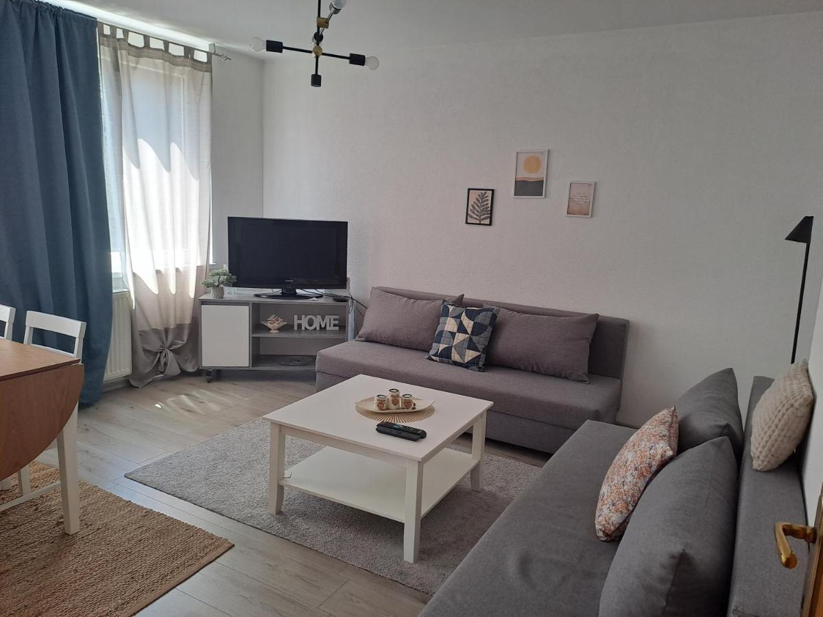 Appartamento Enjoy Traveling Tuzla Esterno foto