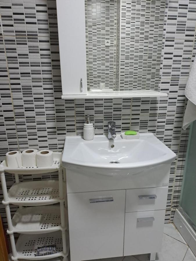 Appartamento Enjoy Traveling Tuzla Esterno foto