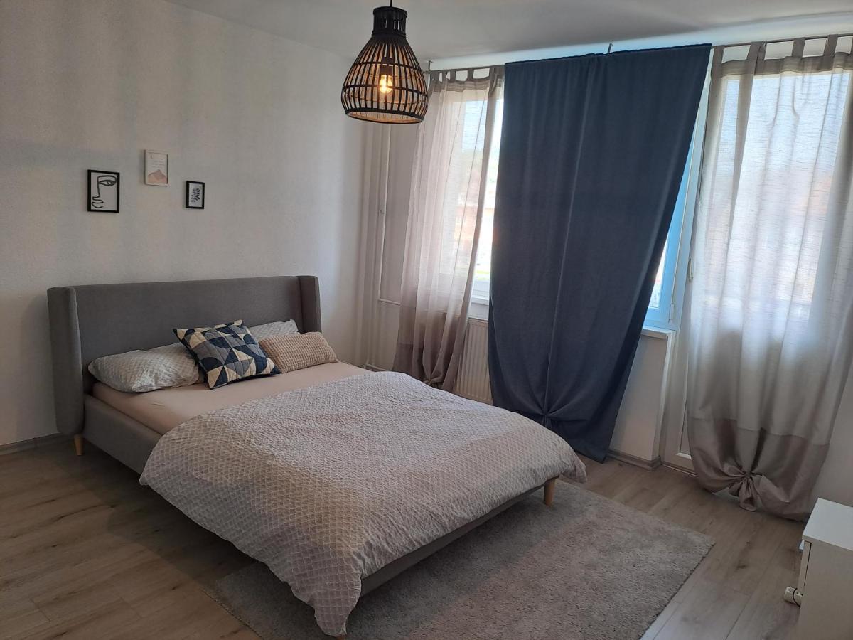 Appartamento Enjoy Traveling Tuzla Esterno foto