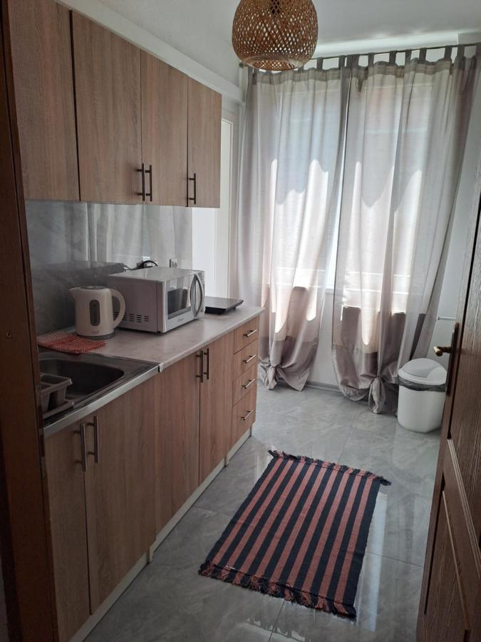 Appartamento Enjoy Traveling Tuzla Esterno foto