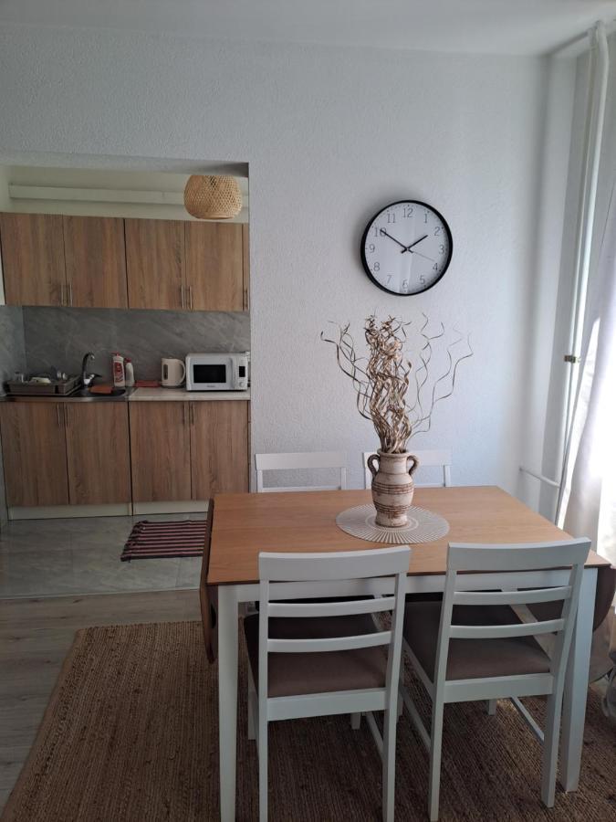 Appartamento Enjoy Traveling Tuzla Esterno foto