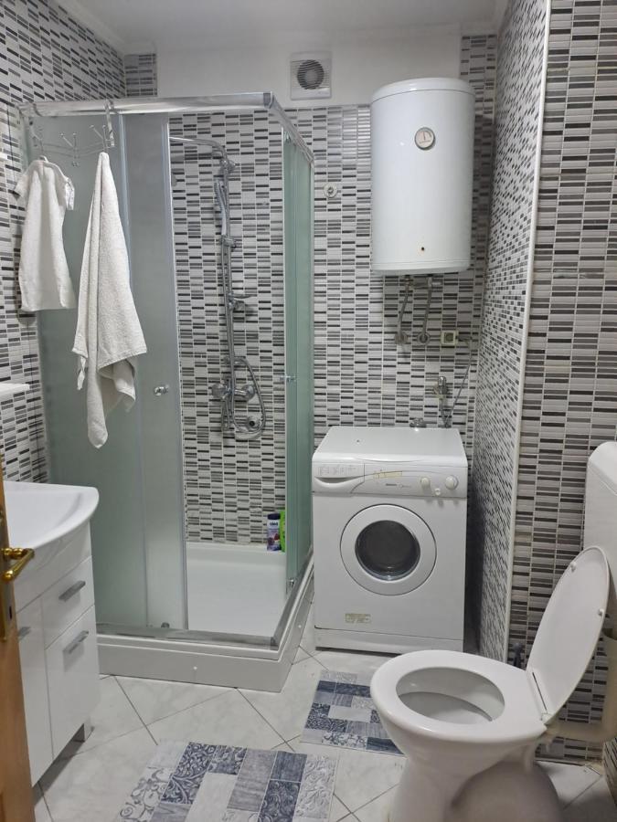 Appartamento Enjoy Traveling Tuzla Esterno foto