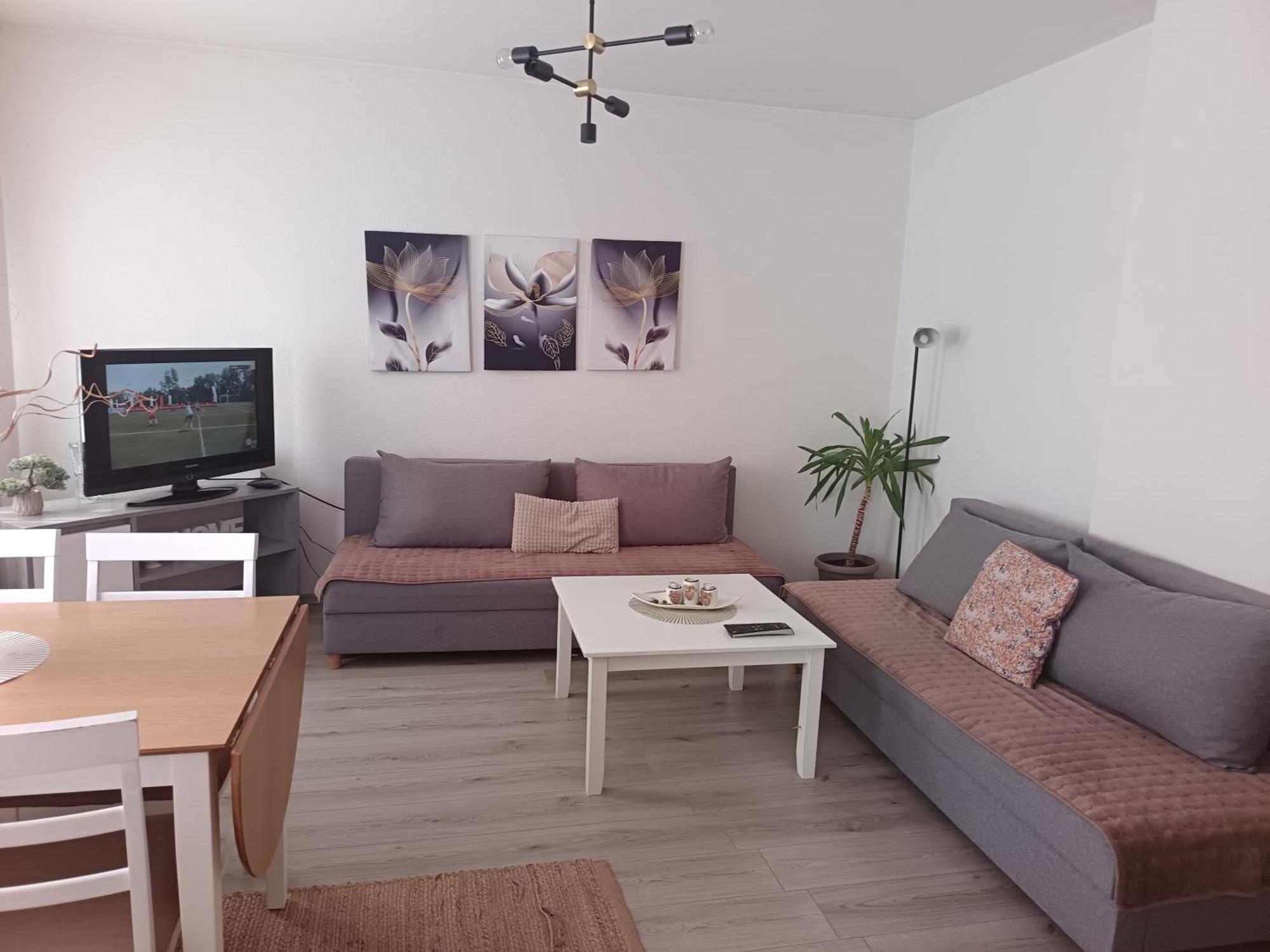 Appartamento Enjoy Traveling Tuzla Esterno foto